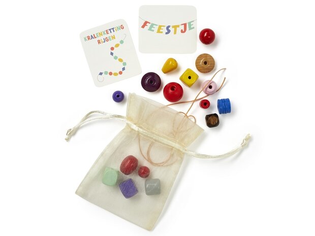 Kralenketting rijgen - feestje - kindertraktatie - overzicht