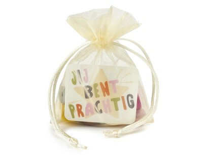 Jij bent prachtig - Traktatie kralenketting rijgen Jij bent prachtig - Traktatie kralenketting rijgen