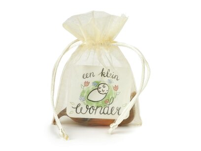 Een klein wonder - Traktatie wilde tulpen in organdi zakje Een klein wonder - Traktatie wilde tulpen in organdi zakje